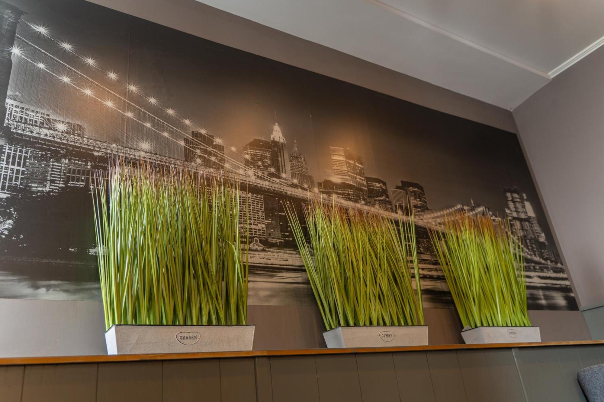 City Hotel เวลีคอเทอร์โนโว ภายนอก รูปภาพ