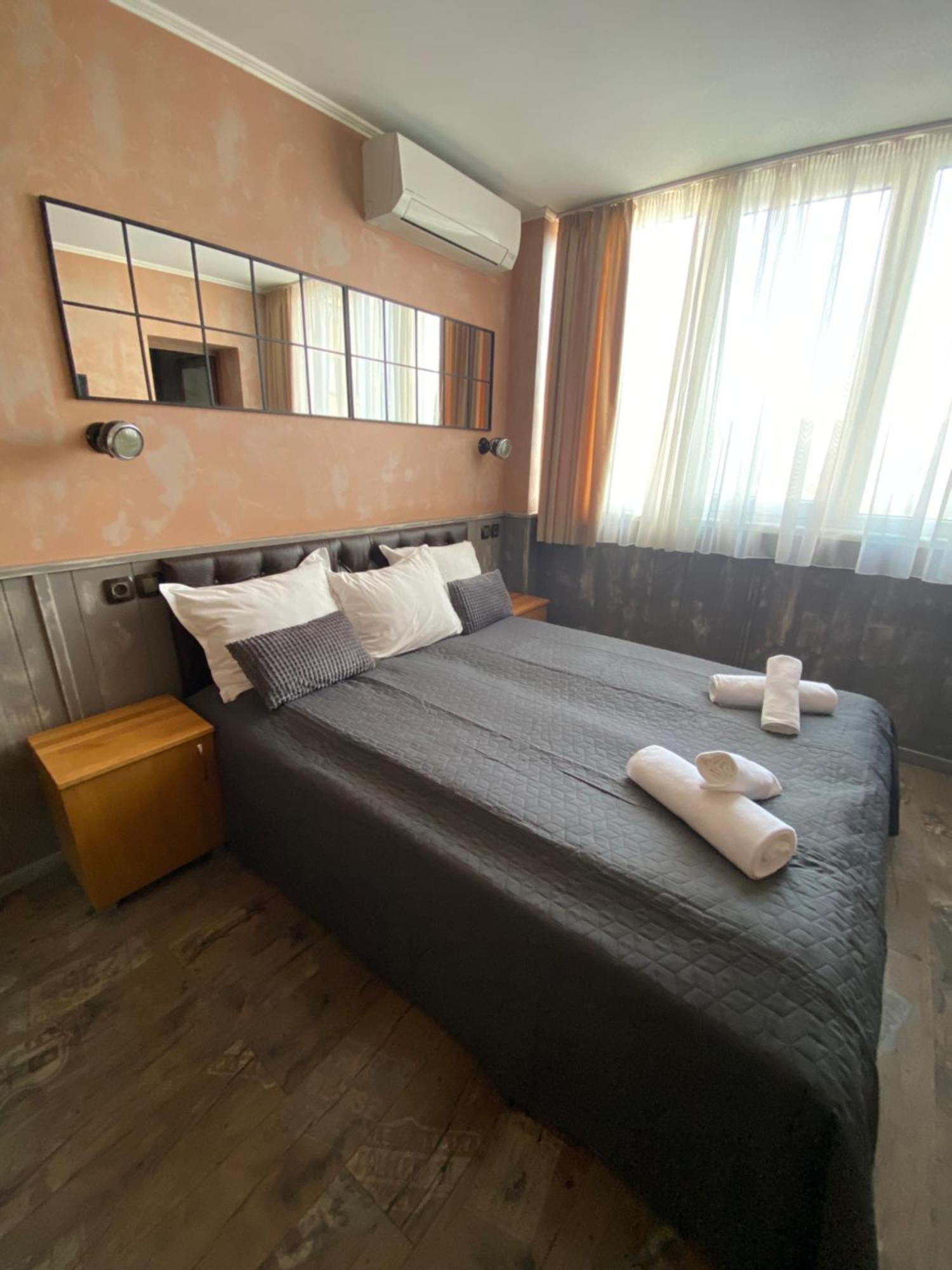City Hotel เวลีคอเทอร์โนโว ภายนอก รูปภาพ