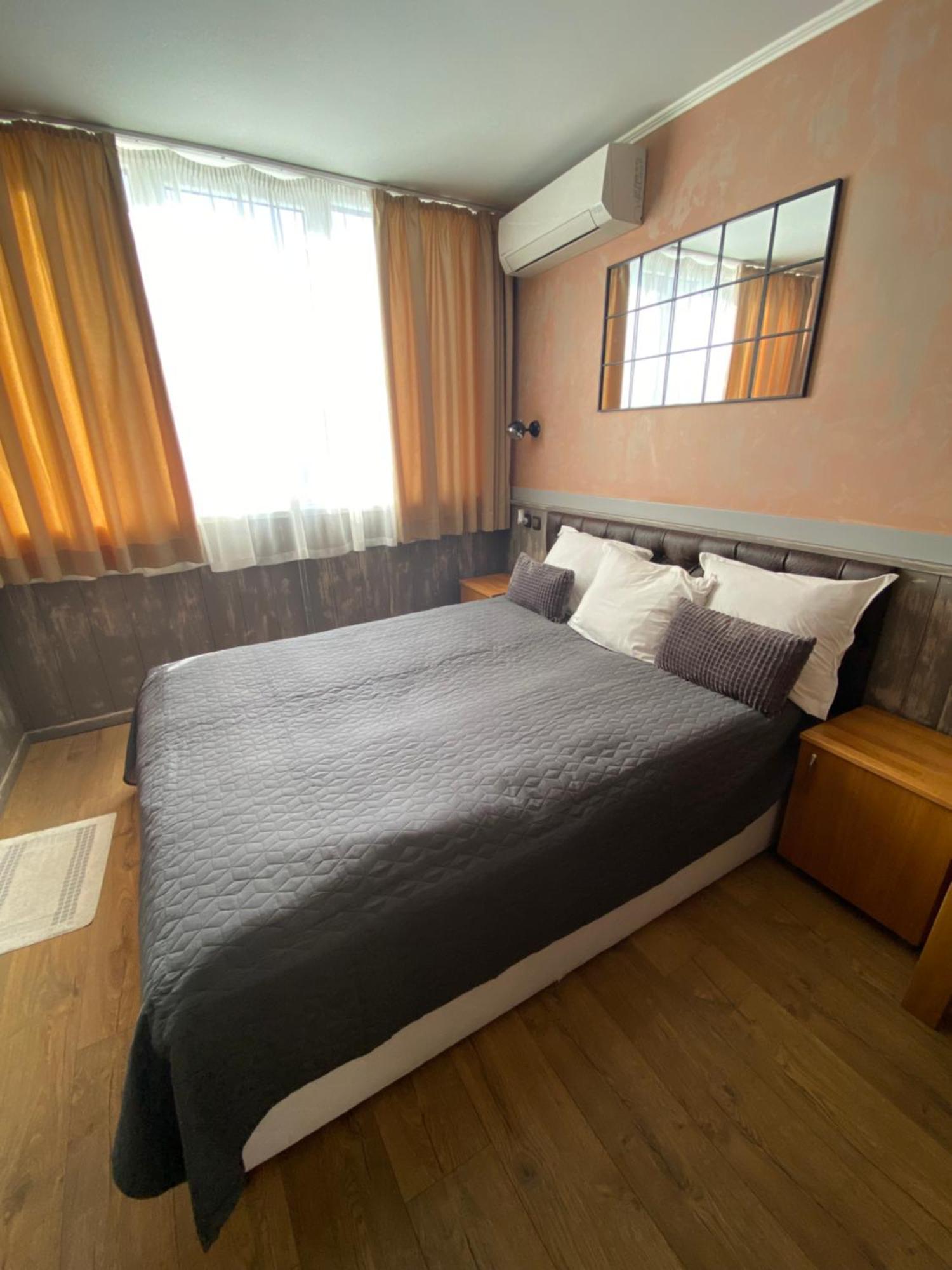 City Hotel เวลีคอเทอร์โนโว ภายนอก รูปภาพ