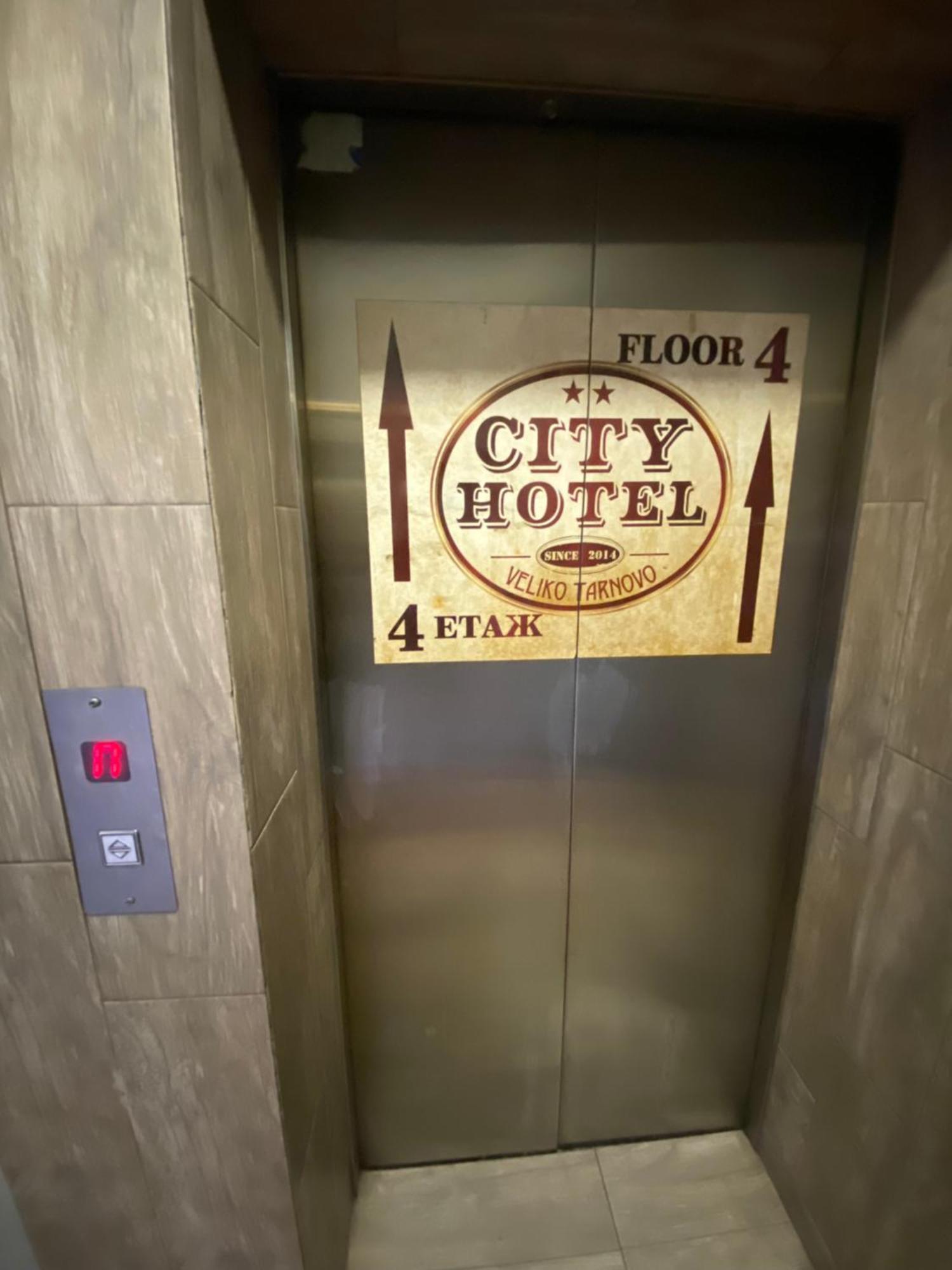 City Hotel เวลีคอเทอร์โนโว ภายนอก รูปภาพ