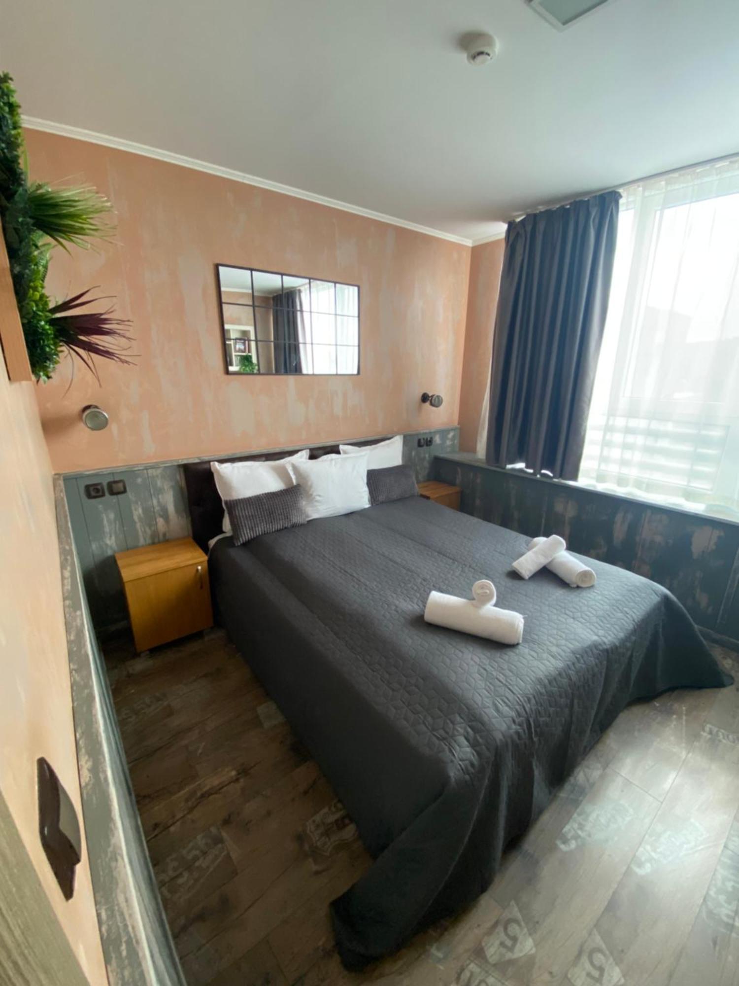 City Hotel เวลีคอเทอร์โนโว ภายนอก รูปภาพ