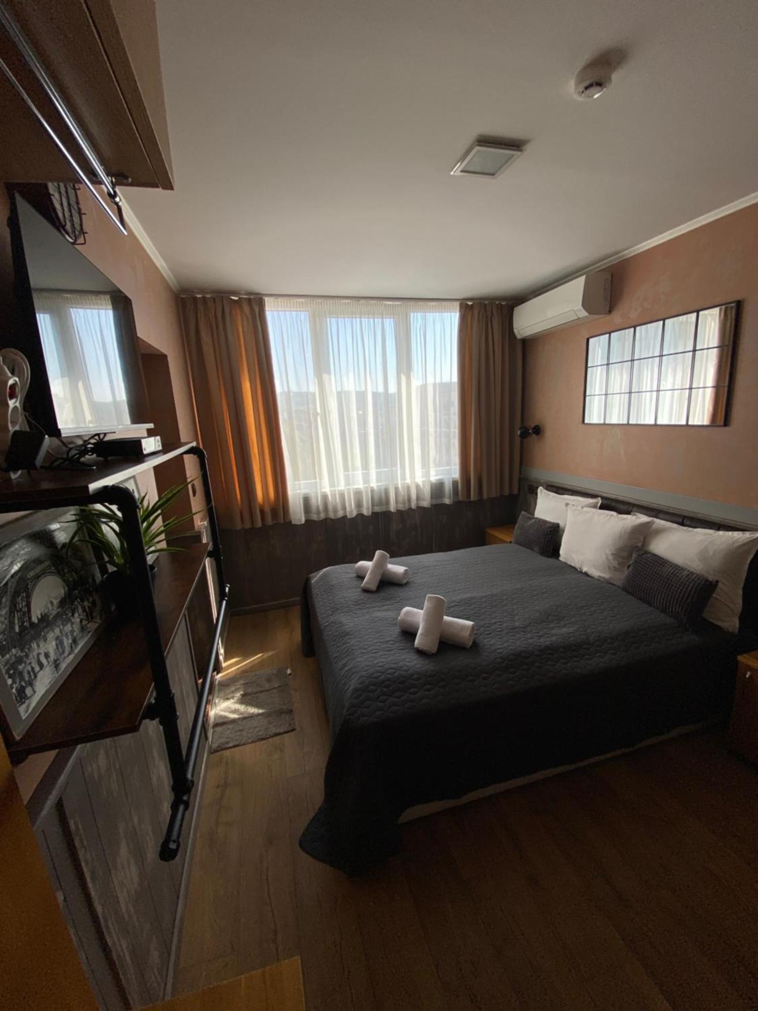 City Hotel เวลีคอเทอร์โนโว ภายนอก รูปภาพ